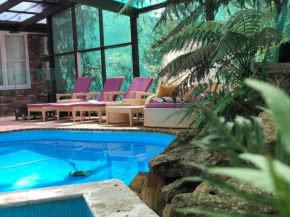 Verwood Estates: heated pool, spa, sauna, tennis, billiards, fireplace, cellar door